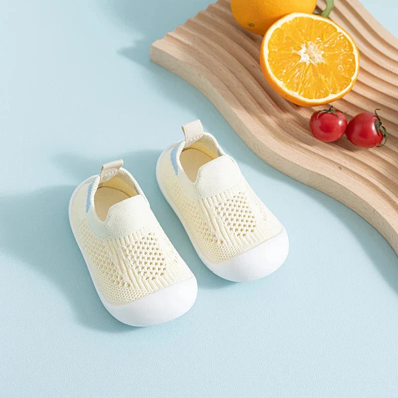 anti-slip-shoe-socks-for-kids-41191292_6.jpg