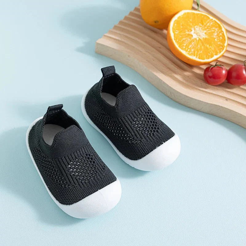 anti-slip-shoe-socks-for-kids-41191292_4.jpg