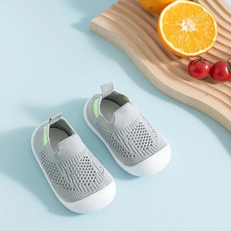 anti-slip-shoe-socks-for-kids-41191292_5.jpg