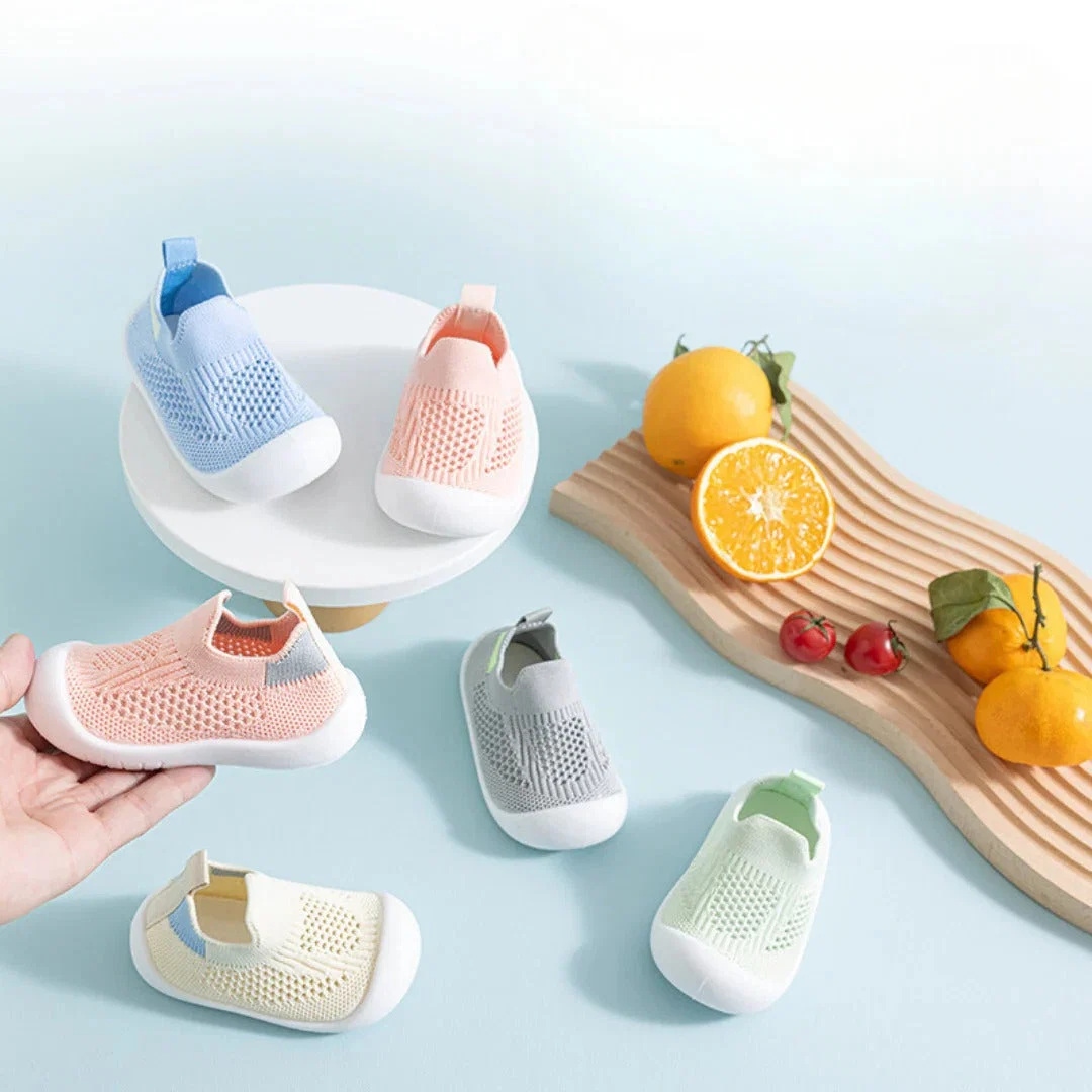 anti-slip-shoe-socks-for-kids-41191292_2.jpg